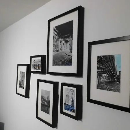 Stylish 2-Bed Apartment In Manchester City Centre-3