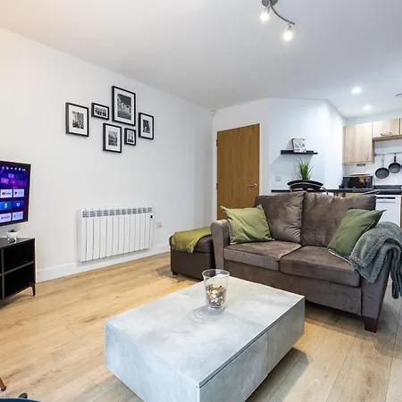 Stylish 2-Bed Apartment In Manchester City Centre-2